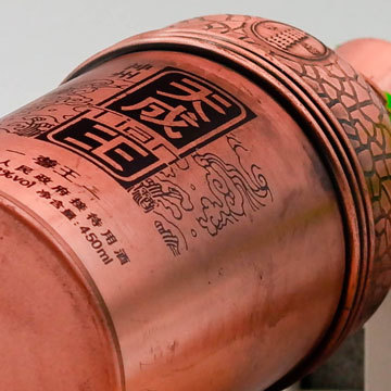 匠心獨運，尊貴之選 鄆城定制高檔噴涂酒瓶與仿古銅色瓶套設計印刷服務